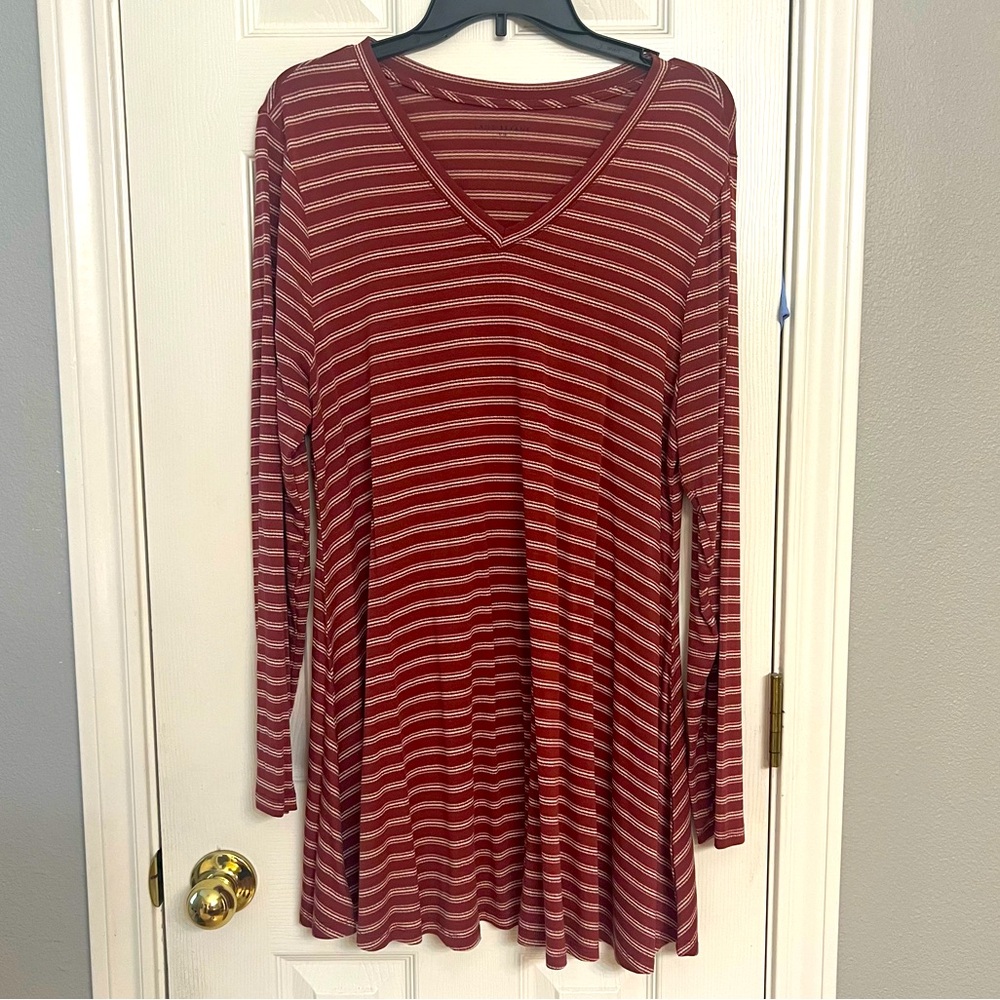 Lane Bryant V-neck Women’s A-Line Tunic. Size 14-16 Rayon Spandex. New W/O tags